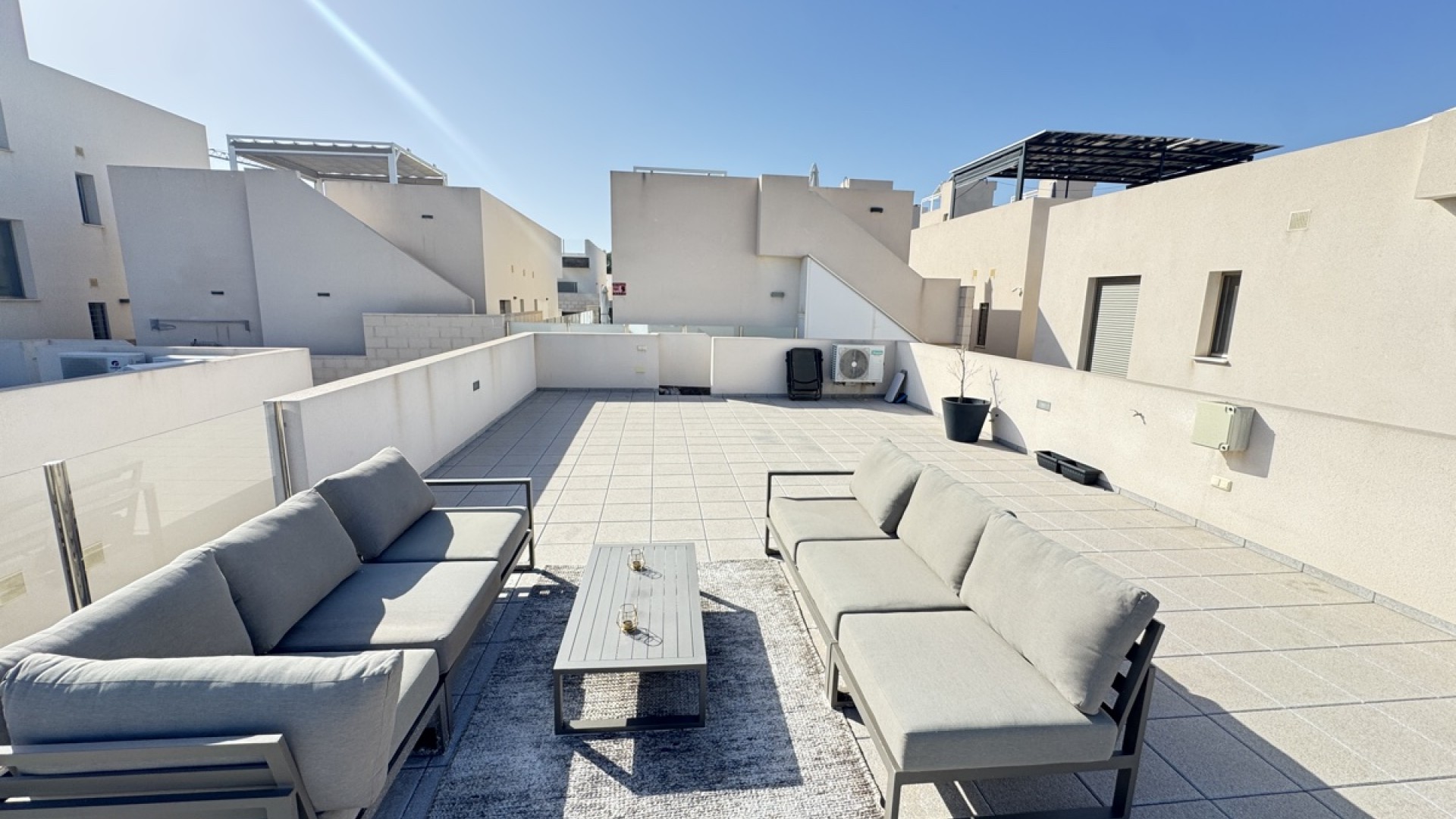 Videresalg - Fritliggende villa -
Villamartín - V