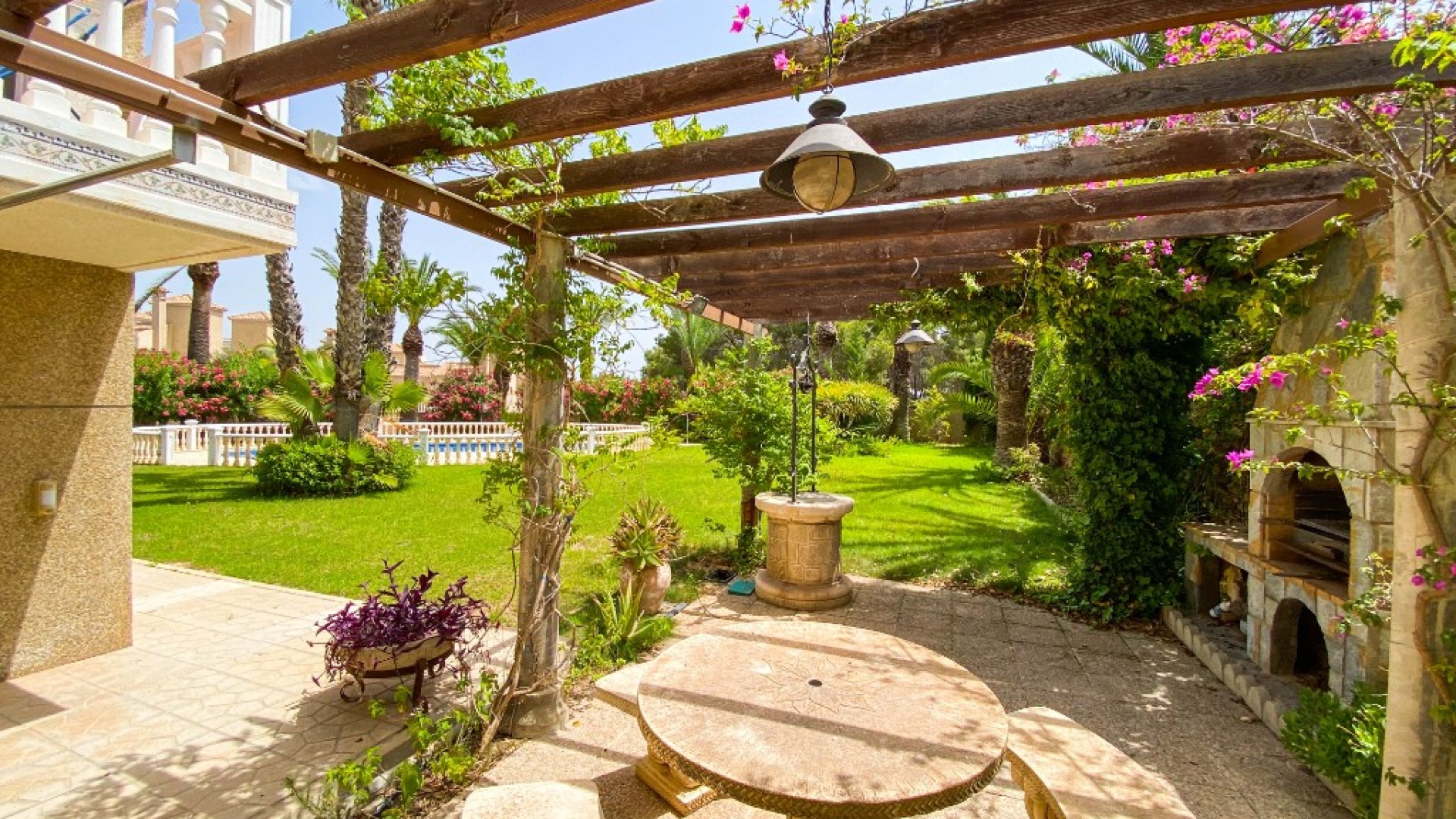 Videresalg - Fritliggende villa -
Villamartín - Villamartin