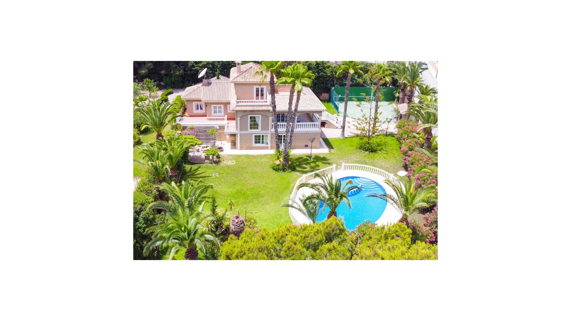 Videresalg - Fritliggende villa -
Villamartín - Villamartin