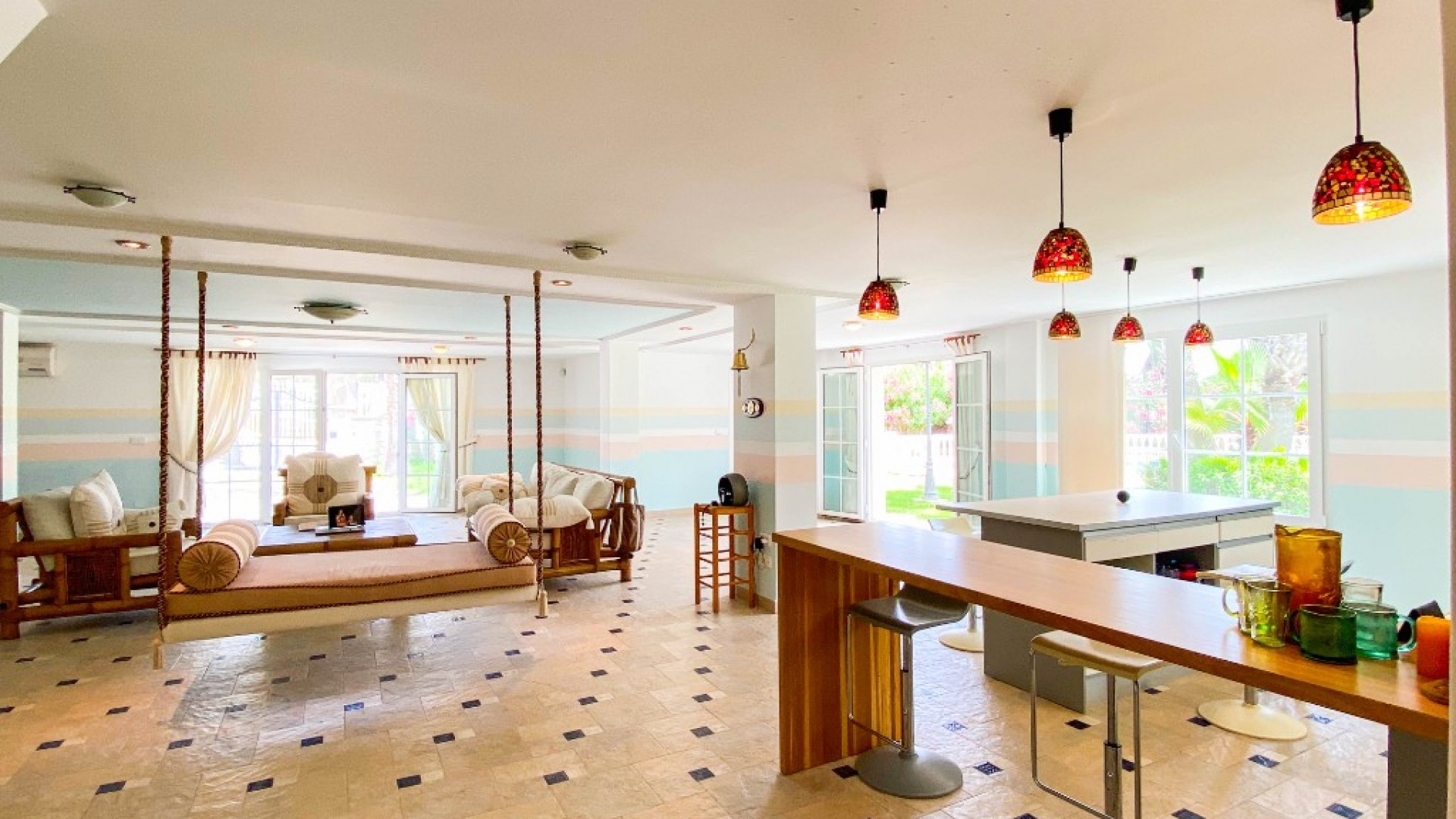 Videresalg - Fritliggende villa -
Villamartín - Villamartin