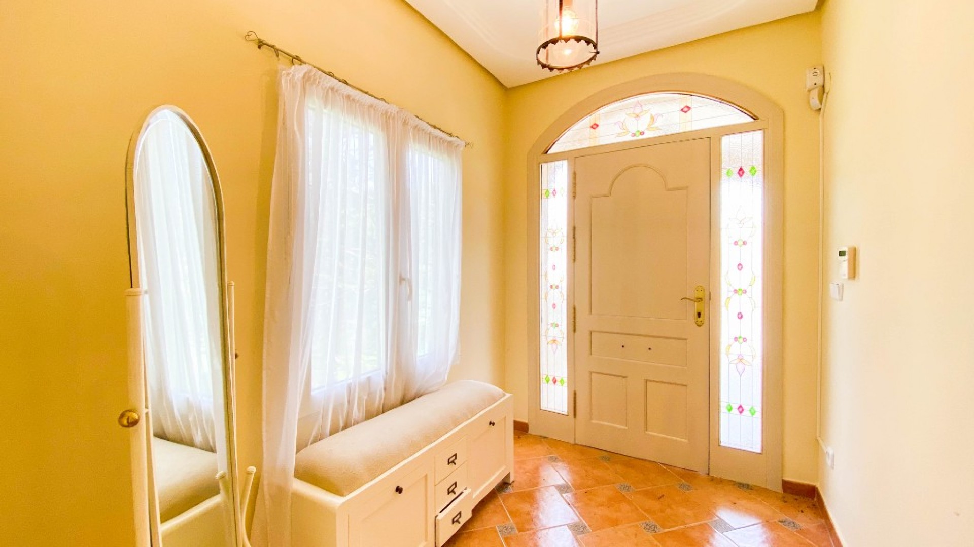 Videresalg - Fritliggende villa -
Villamartín - Villamartin