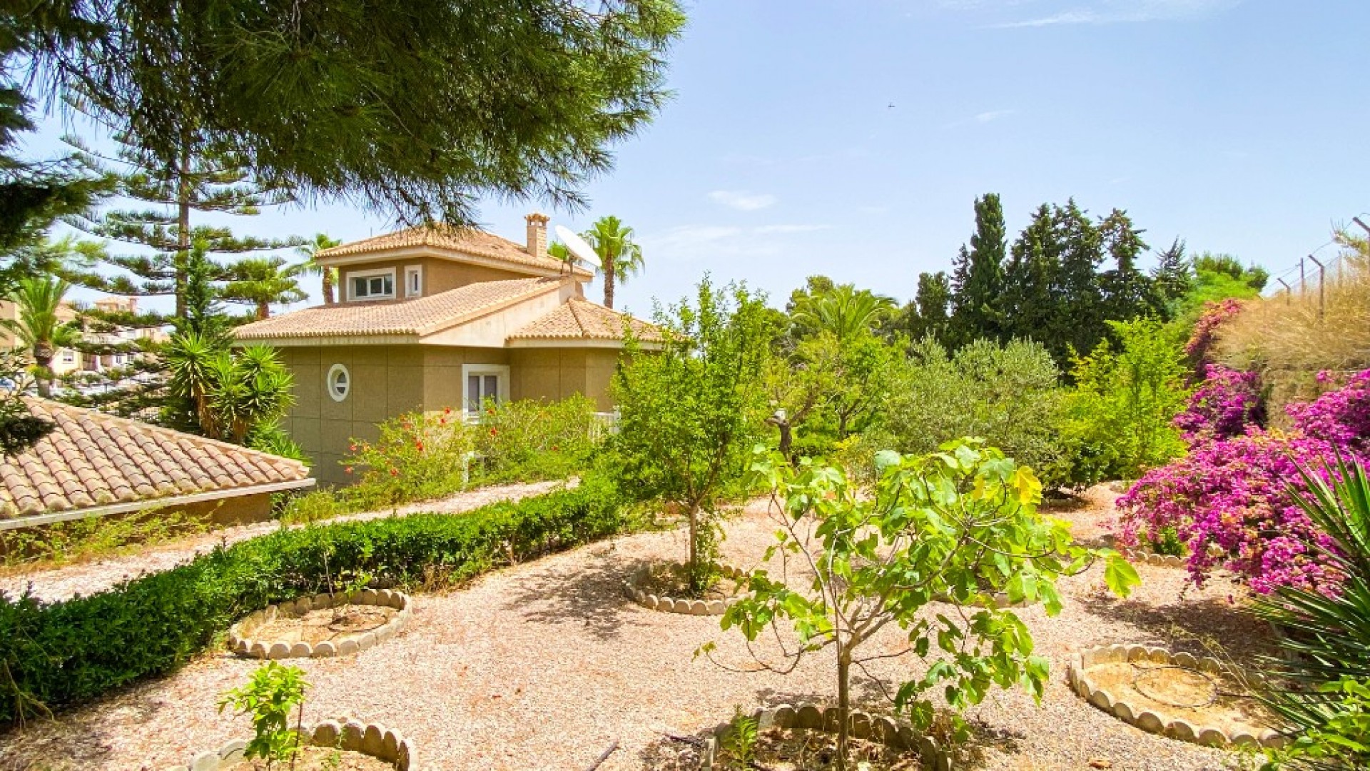 Videresalg - Fritliggende villa -
Villamartín - Villamartin