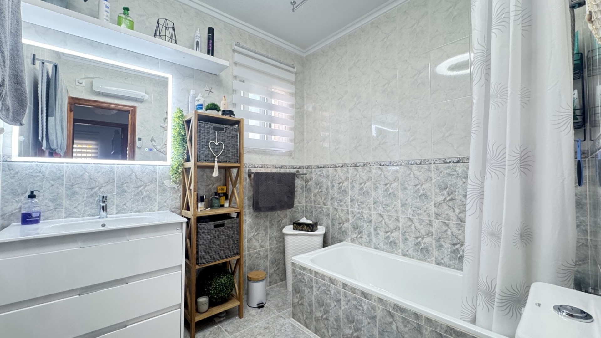 Videresalg - Fritliggende villa -
Villamartín