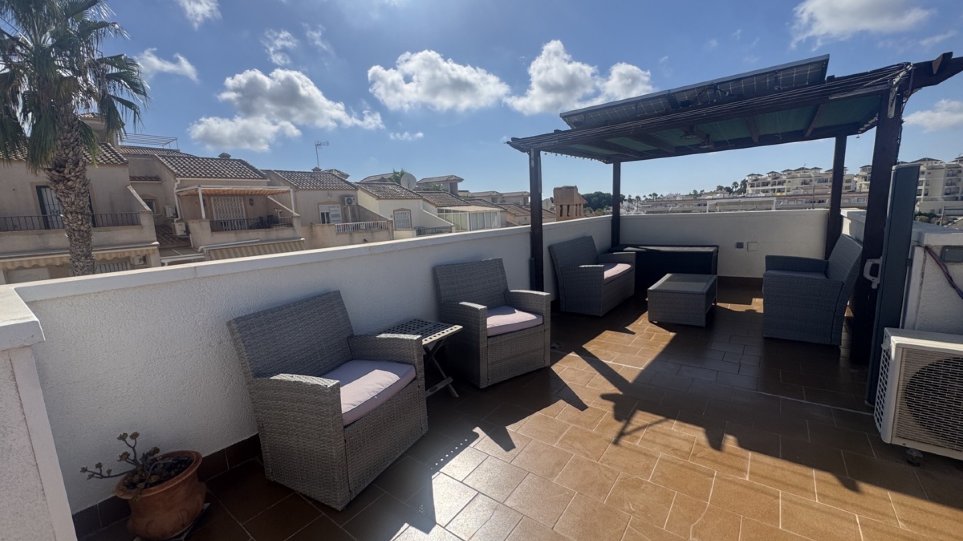 Videresalg - Fritliggende villa -
Villamartín