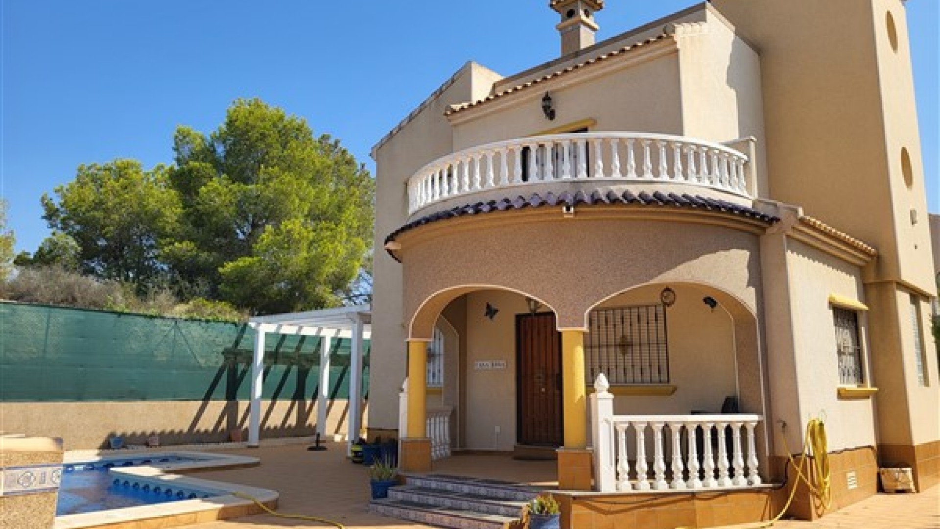 Videresalg - Fritliggende villa -
Villamartín