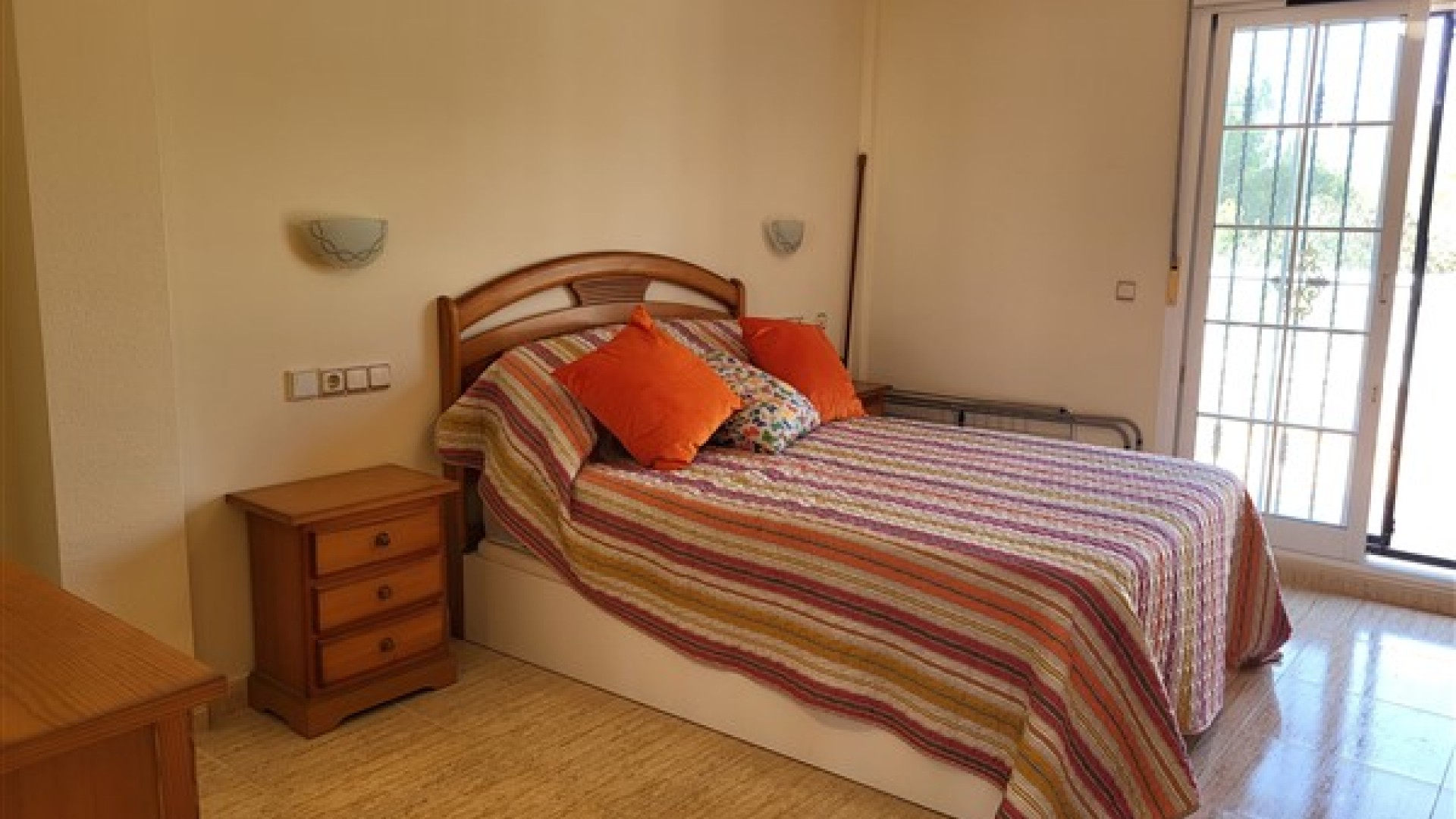 Videresalg - Fritliggende villa -
Villamartín