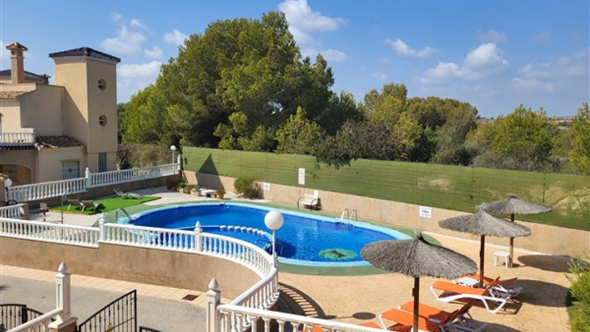 Videresalg - Fritliggende villa -
Villamartín