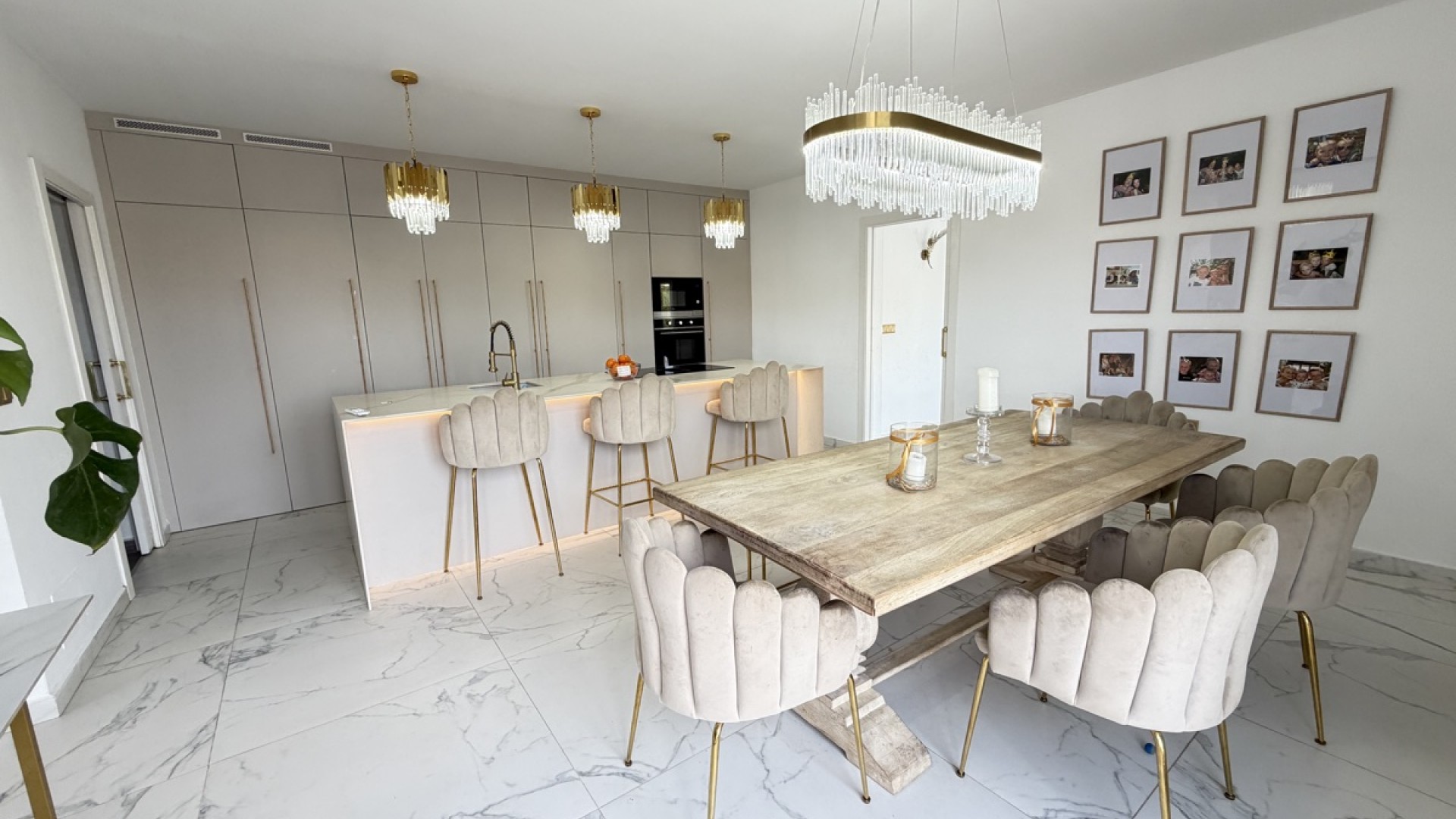 Videresalg - Fritliggende villa -
Villamartín