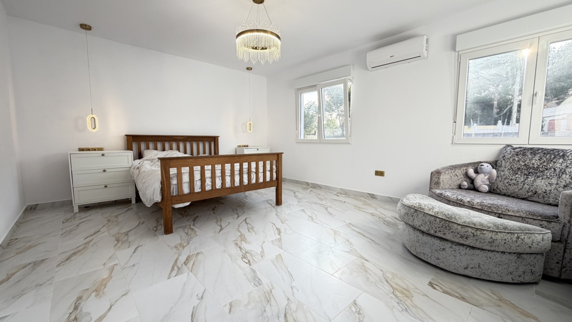 Videresalg - Fritliggende villa -
Villamartín