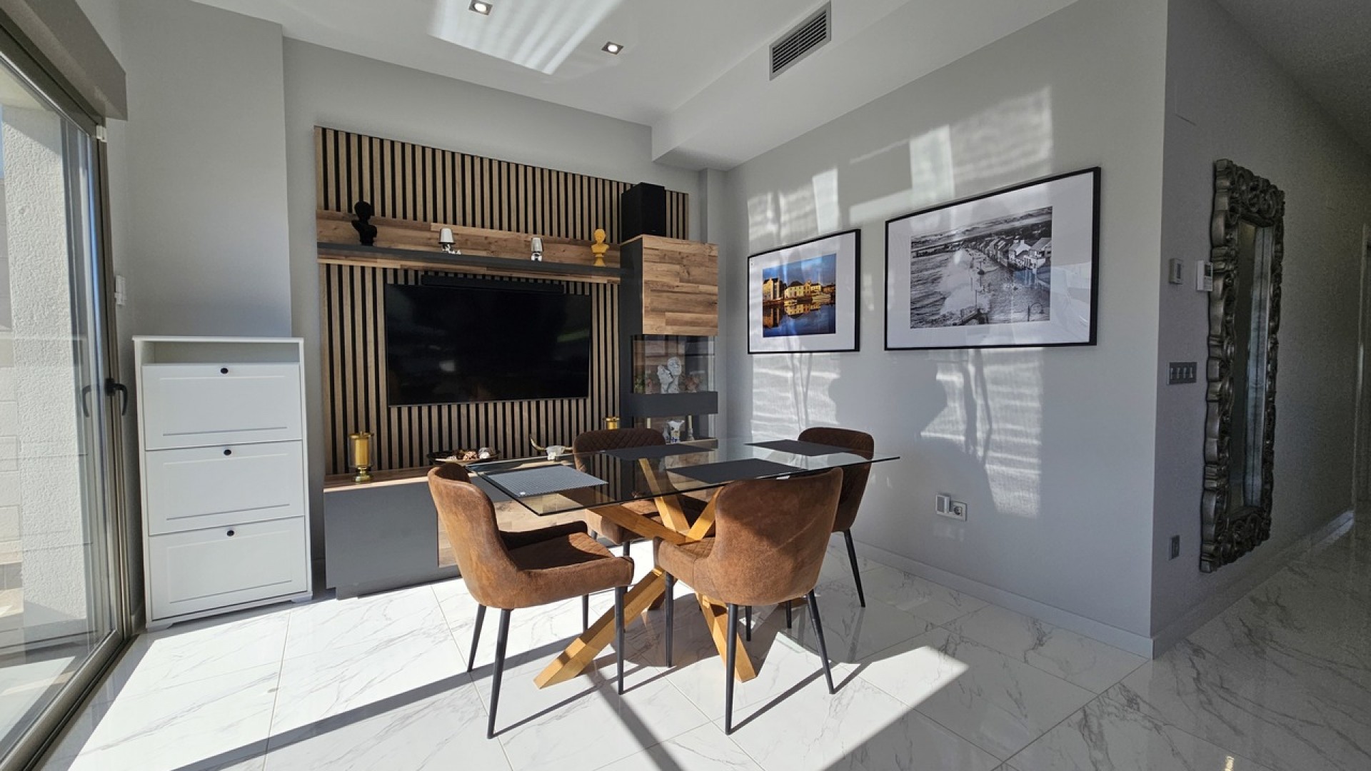 Videresalg - Fritliggende villa -
Villamartín