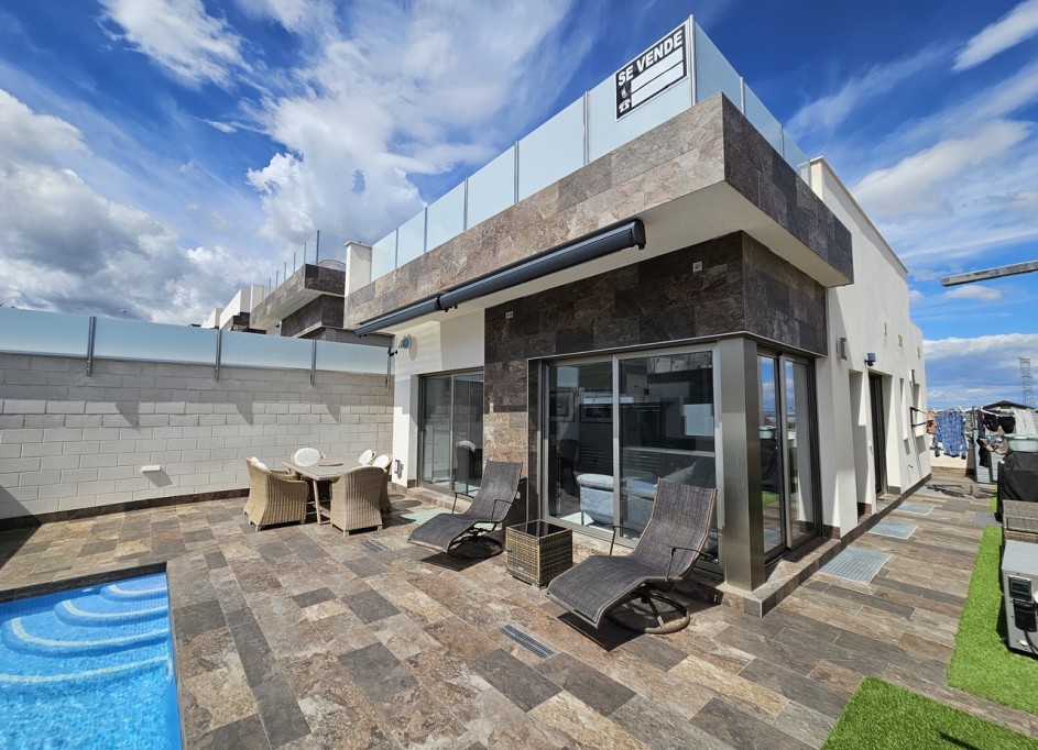 Videresalg - Fritliggende villa -
Villamartín