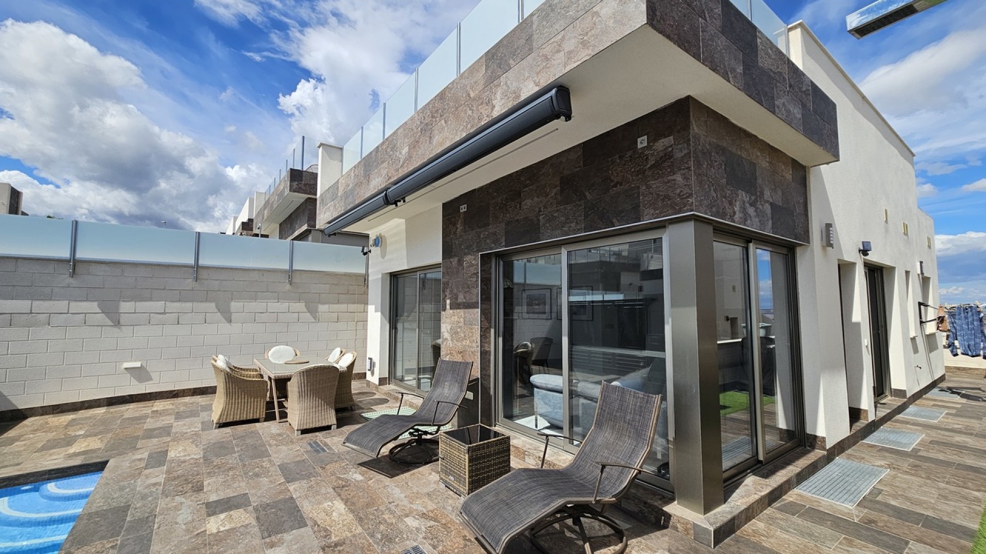 Videresalg - Fritliggende villa -
Villamartín