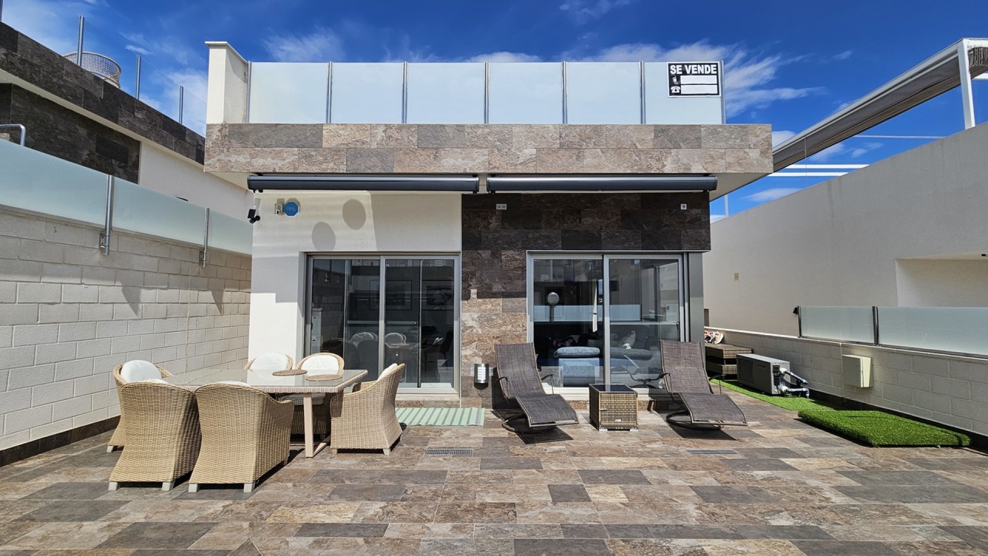 Videresalg - Fritliggende villa -
Villamartín