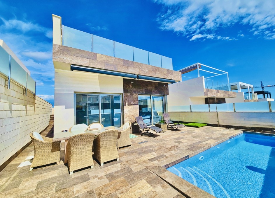 Videresalg - Fritliggende villa -
Villamartín