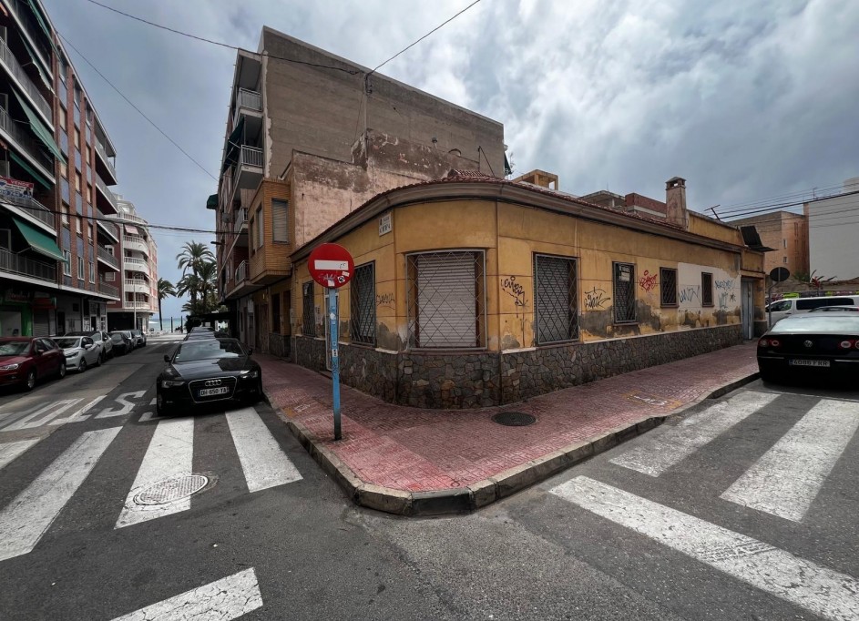 Videresalg - Grund Jord -
Torrevieja - Playa del cura