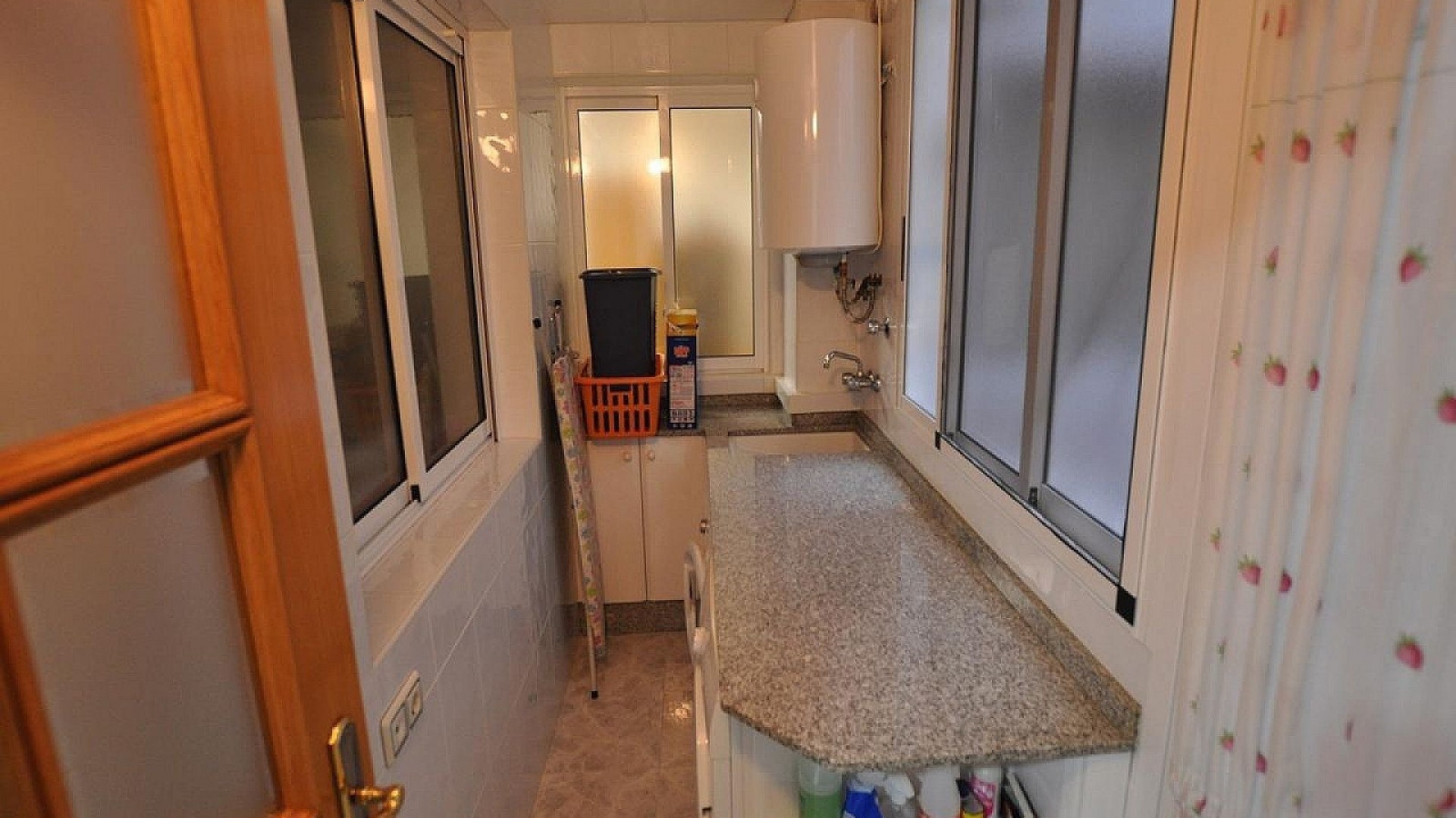 Videresalg - Kommerciel -
Villena