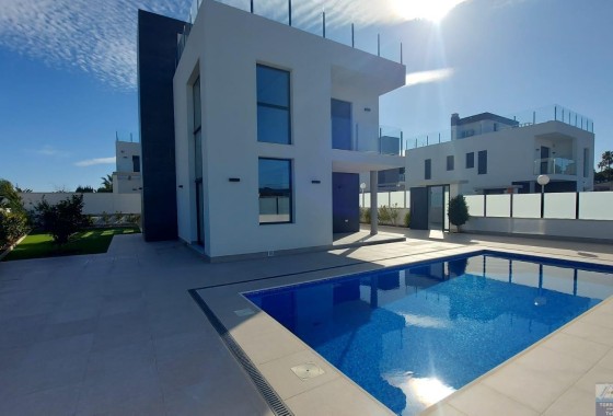 Villa - Herverkoop -
        Torrevieja - C7F-27681