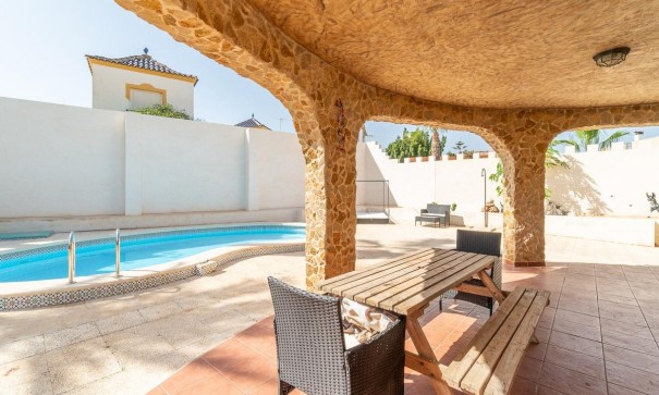 Villa - Herverkoop - Torrevieja - Los altos