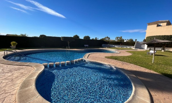 Villa i parhus - Återförsäljning - Los Altos - Los Altos