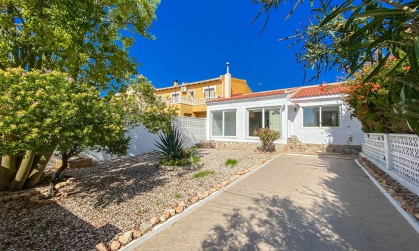 Villa - Venta - Torrevieja - Aguas Nuevas