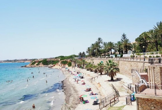 Vrijstaande villa - Herverkoop -
        Orihuela Costa - MLS-57765