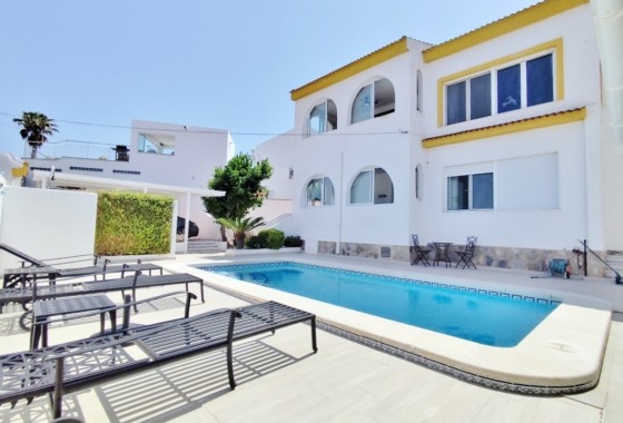 Vrijstaande Villa - Herverkoop -
        San Miguel de Salinas - C8S-98850