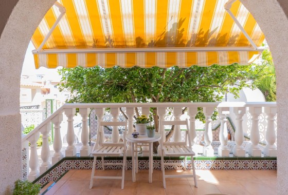 Vrijstaande Villa - Herverkoop -
        Torrevieja - C2R-72660