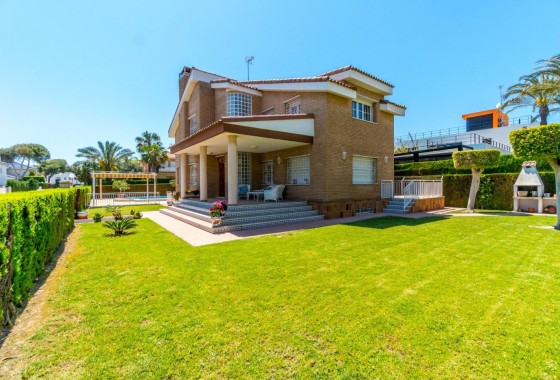 Vrijstaande Villa - Herverkoop -
        Torrevieja - CA52-48212