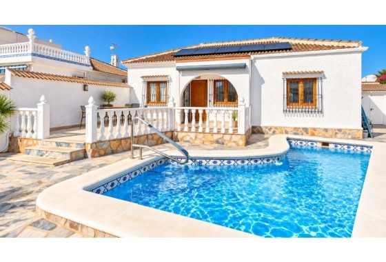 Vrijstaande Villa - Herverkoop - Torrevieja -
                Torrevieja