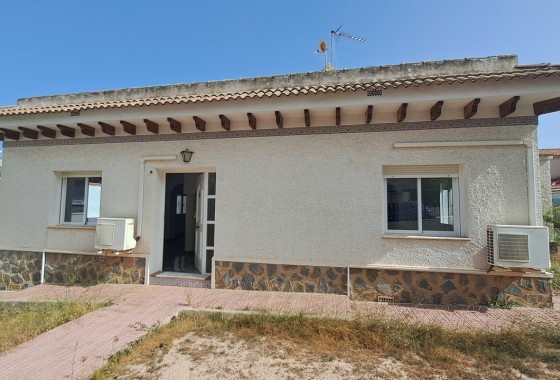 Vrijstaande Villa - Herverkoop - Villamartín -
                Costa Blanca