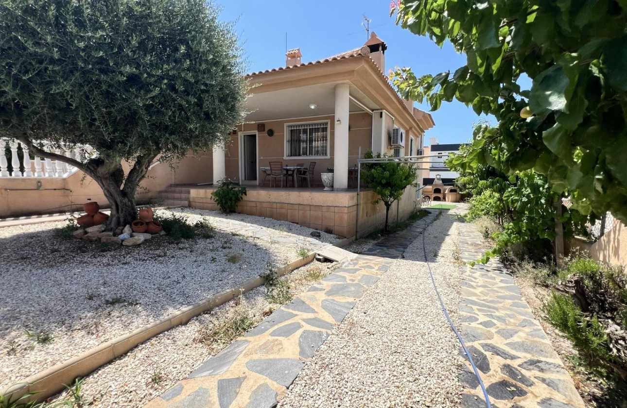 Wiederverkauf - Doppelhaushälfte -
Torrevieja - Aguas Nuevas