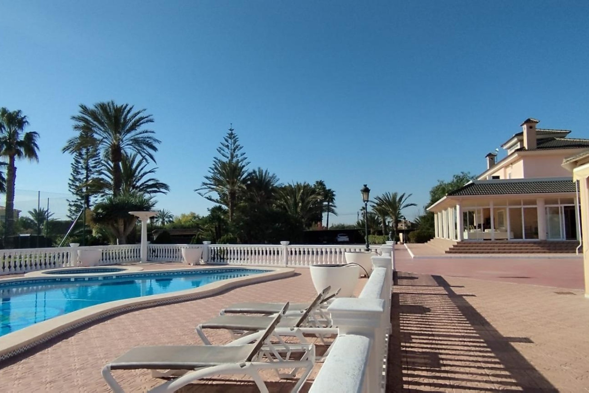 Wiederverkauf - Finca / Landhaus -
Elche