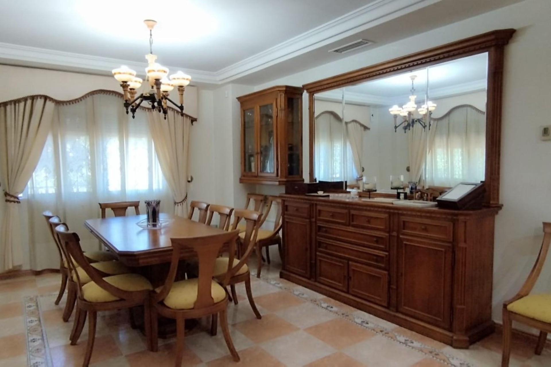Wiederverkauf - Finca / Landhaus -
Elche