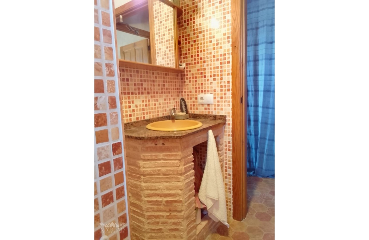 Wiederverkauf - Finca / Landhaus -
Pinoso - Pinoso Alicante