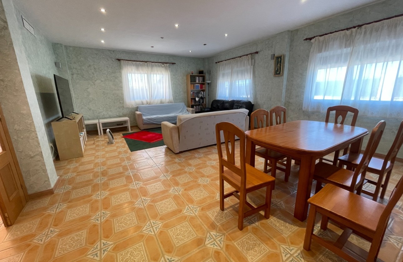Wiederverkauf - Freistehende Villa -
Albatera