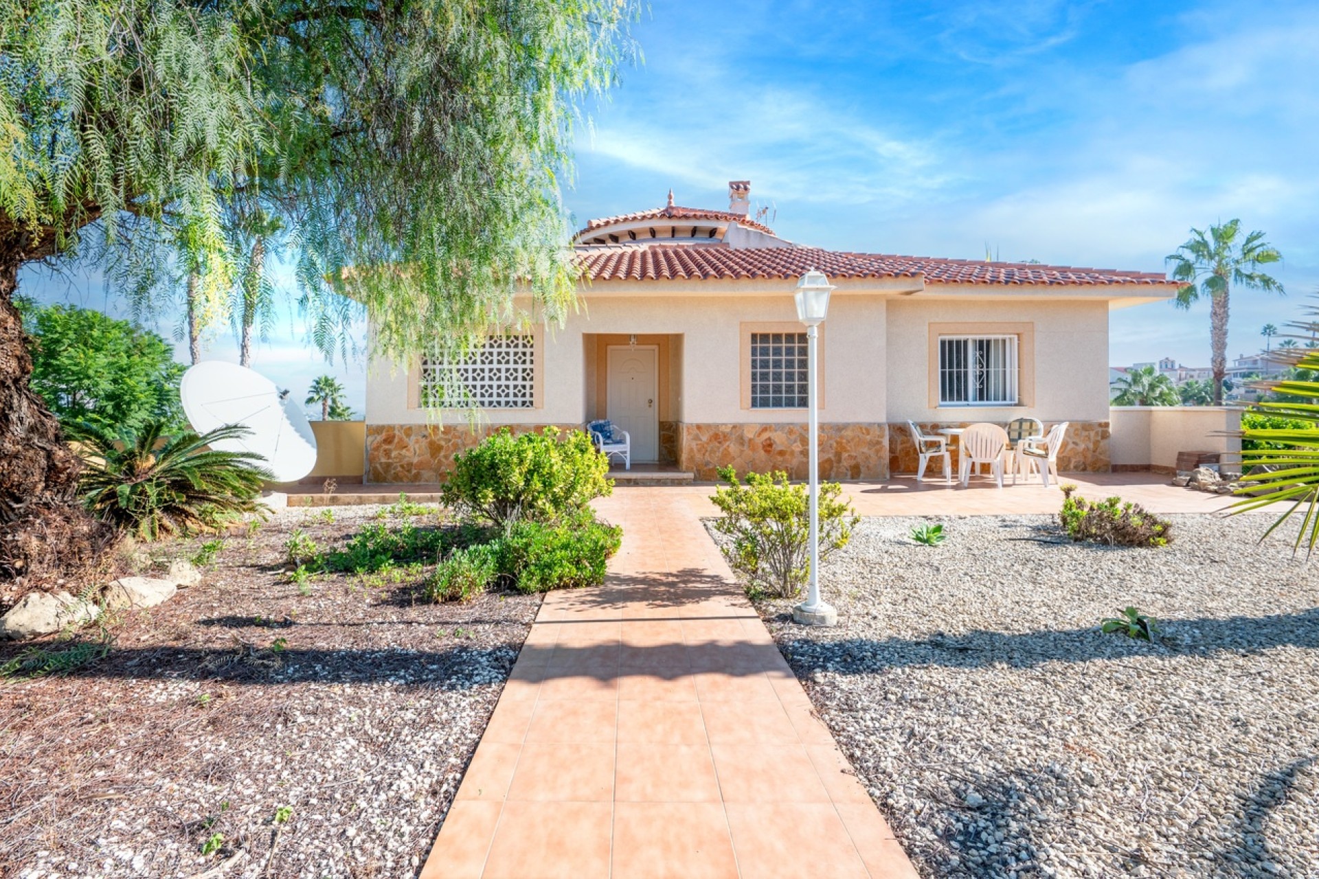 Wiederverkauf - Freistehende Villa -
Algorfa