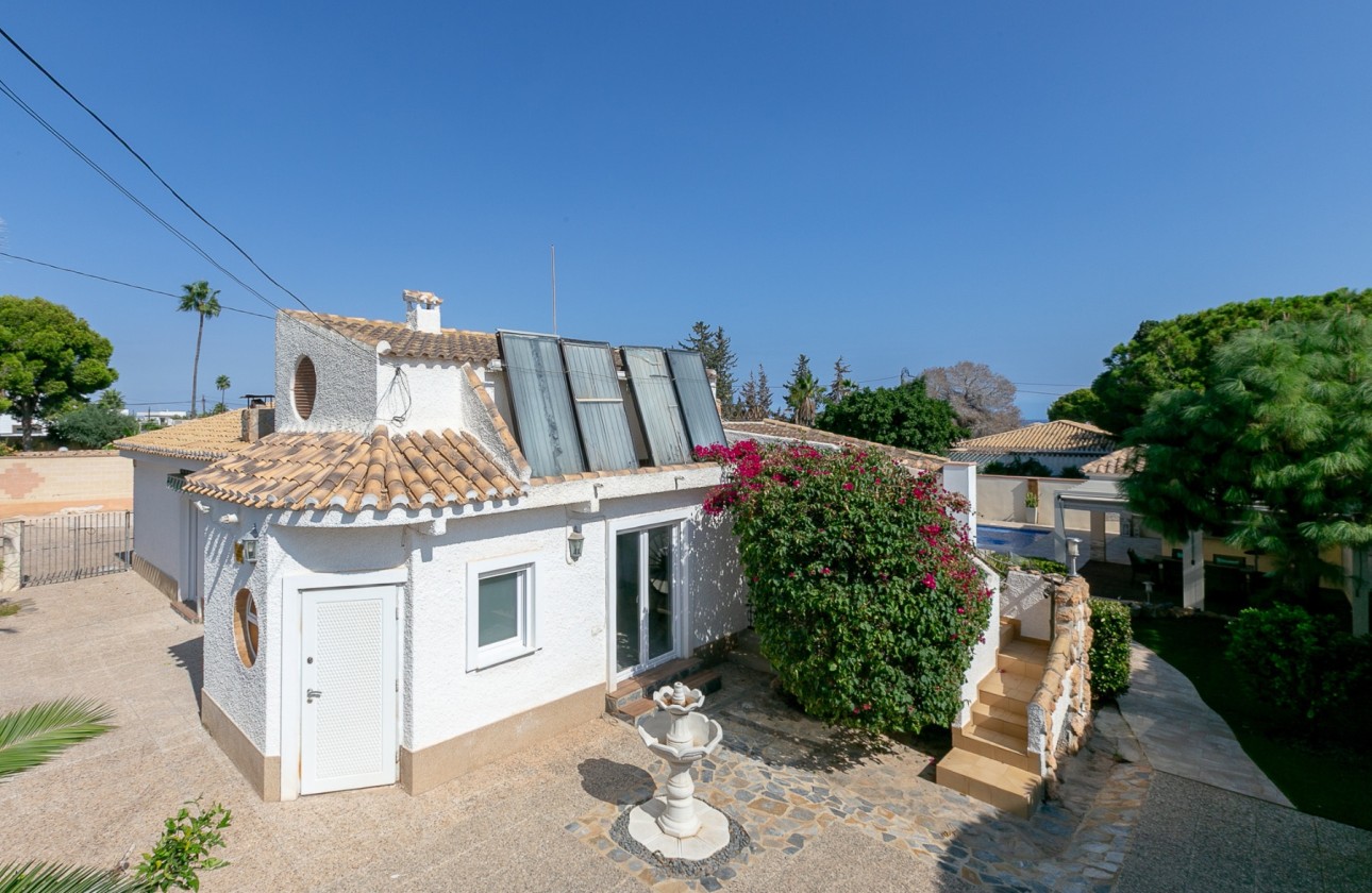 Wiederverkauf - Freistehende Villa -
Campoamor - Lomas de Don Juan
