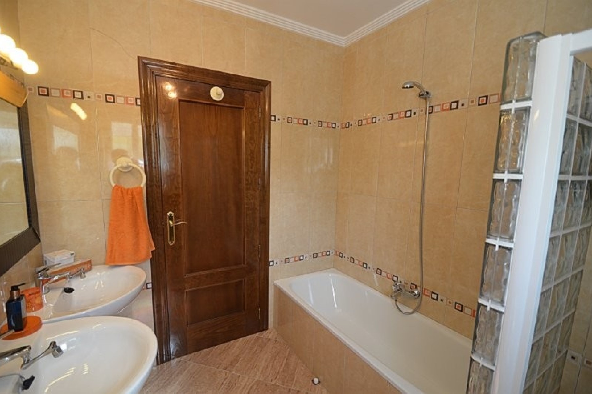 Wiederverkauf - Freistehende Villa -
Campos del Rio
