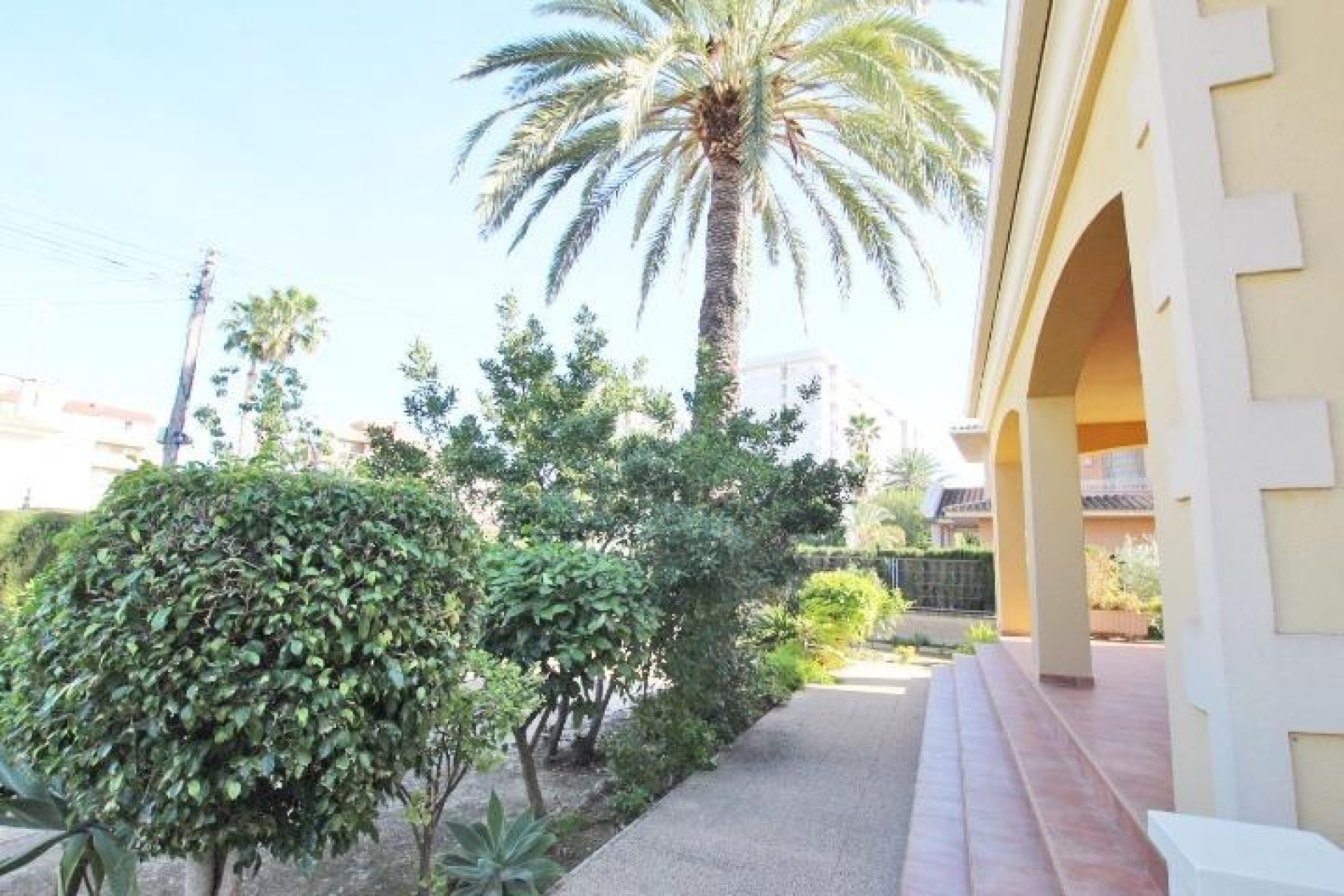 Wiederverkauf - Freistehende Villa -
Elche - Altabix