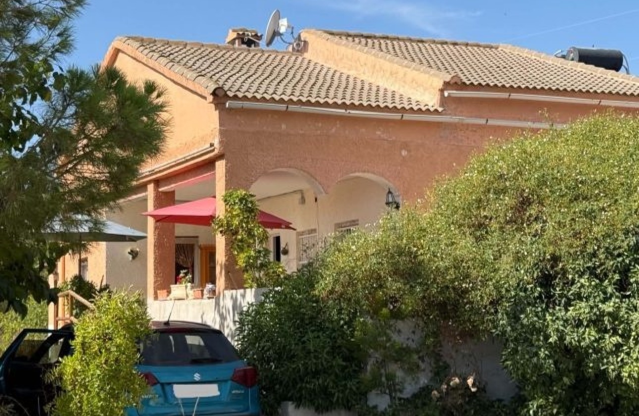 Wiederverkauf - Freistehende Villa -
Hondón de las Nieves