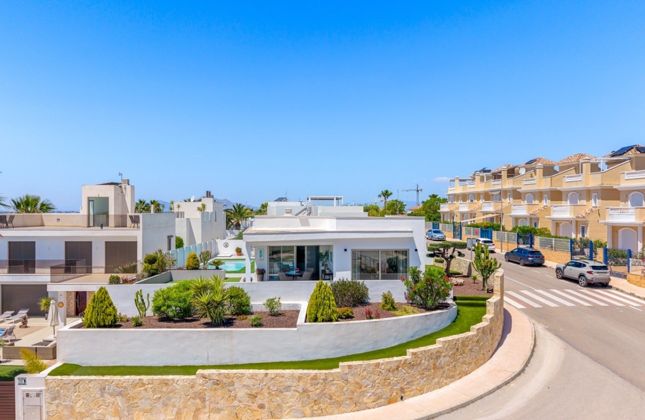 Wiederverkauf - Freistehende Villa -
La Marina