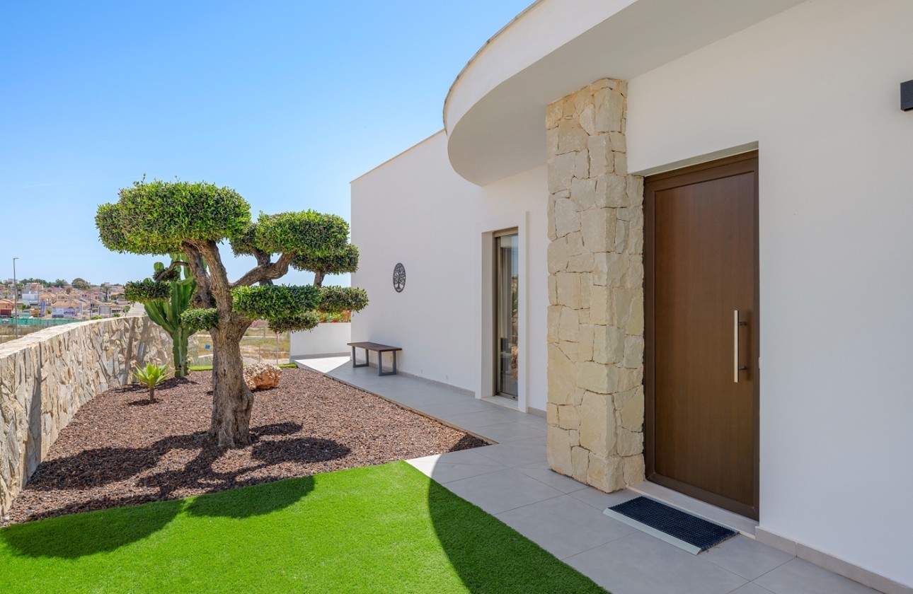 Wiederverkauf - Freistehende Villa -
La Marina