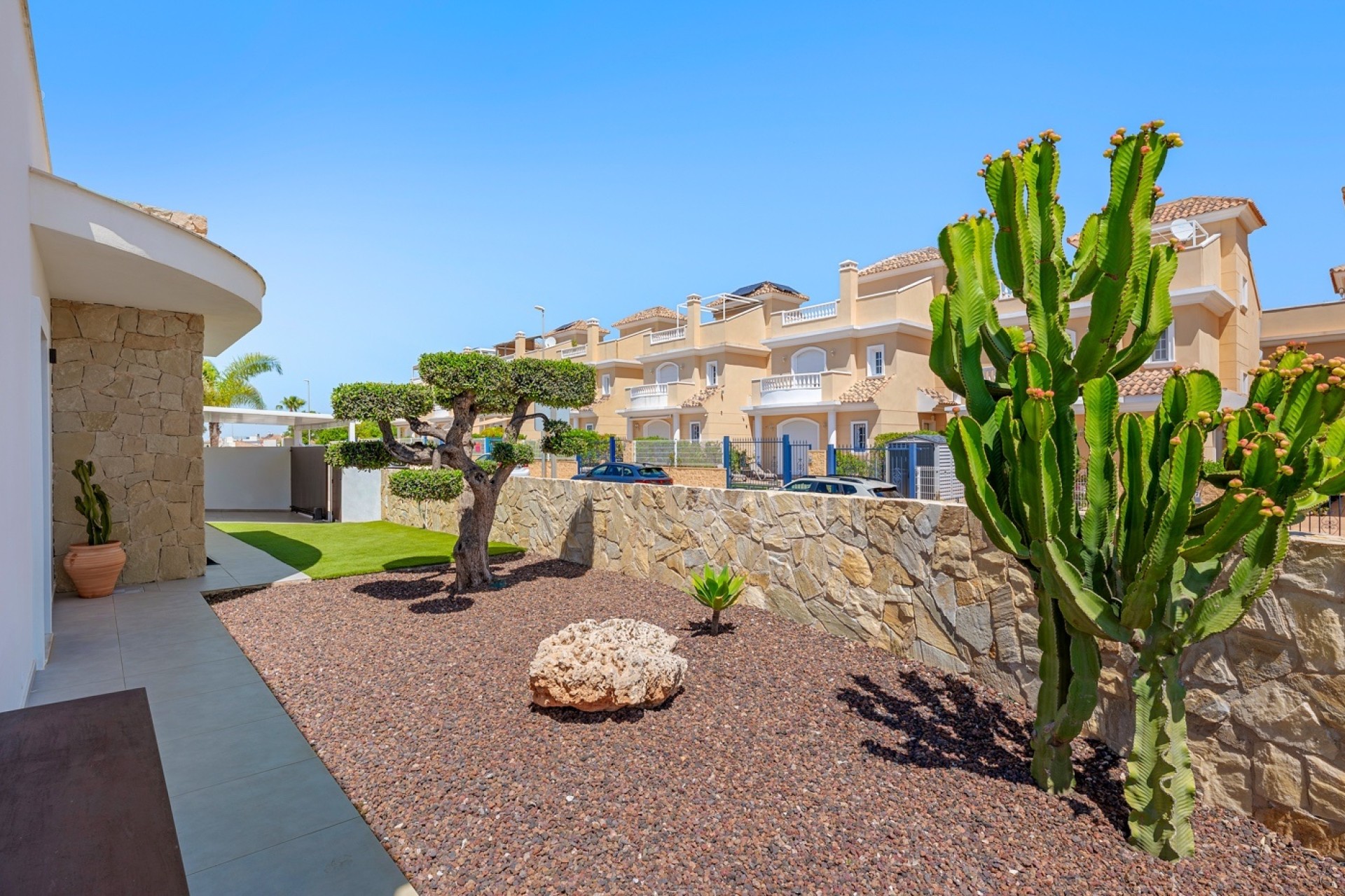 Wiederverkauf - Freistehende Villa -
La Marina