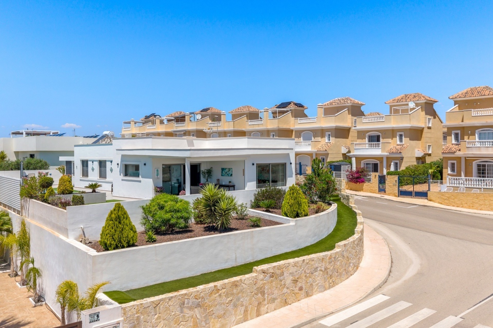Wiederverkauf - Freistehende Villa -
La Marina