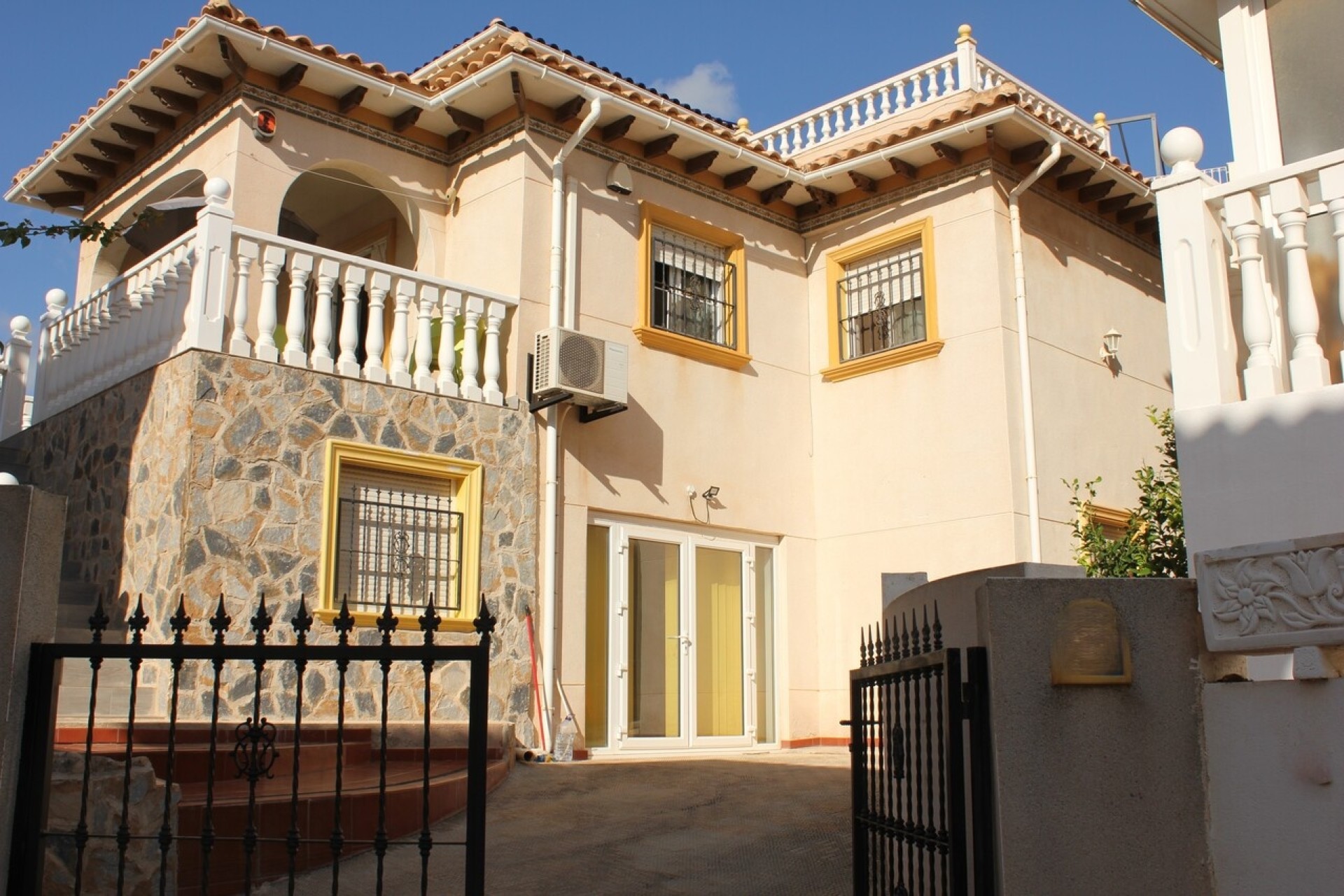 Wiederverkauf - Freistehende Villa -
La Zenia