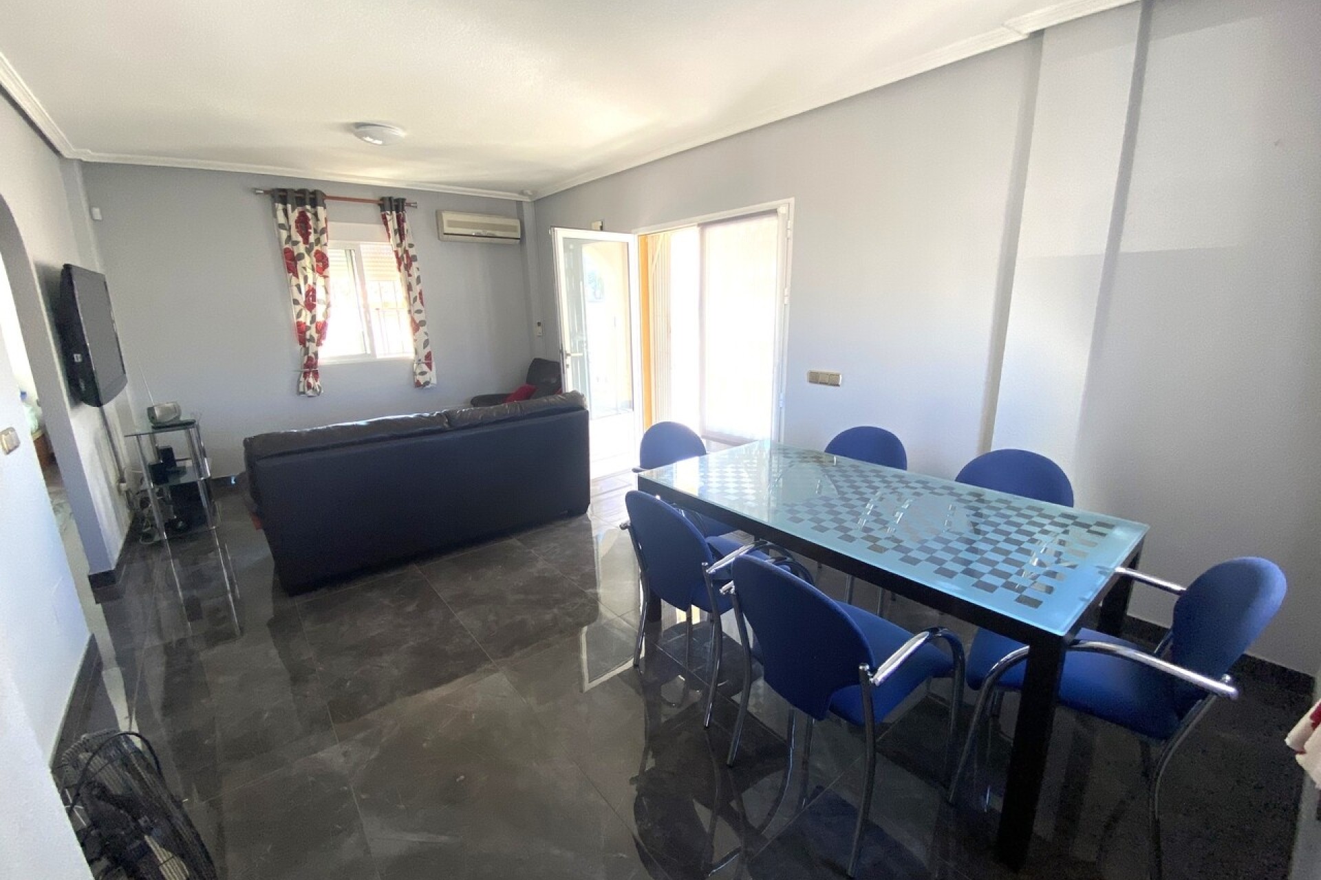 Wiederverkauf - Freistehende Villa -
La Zenia