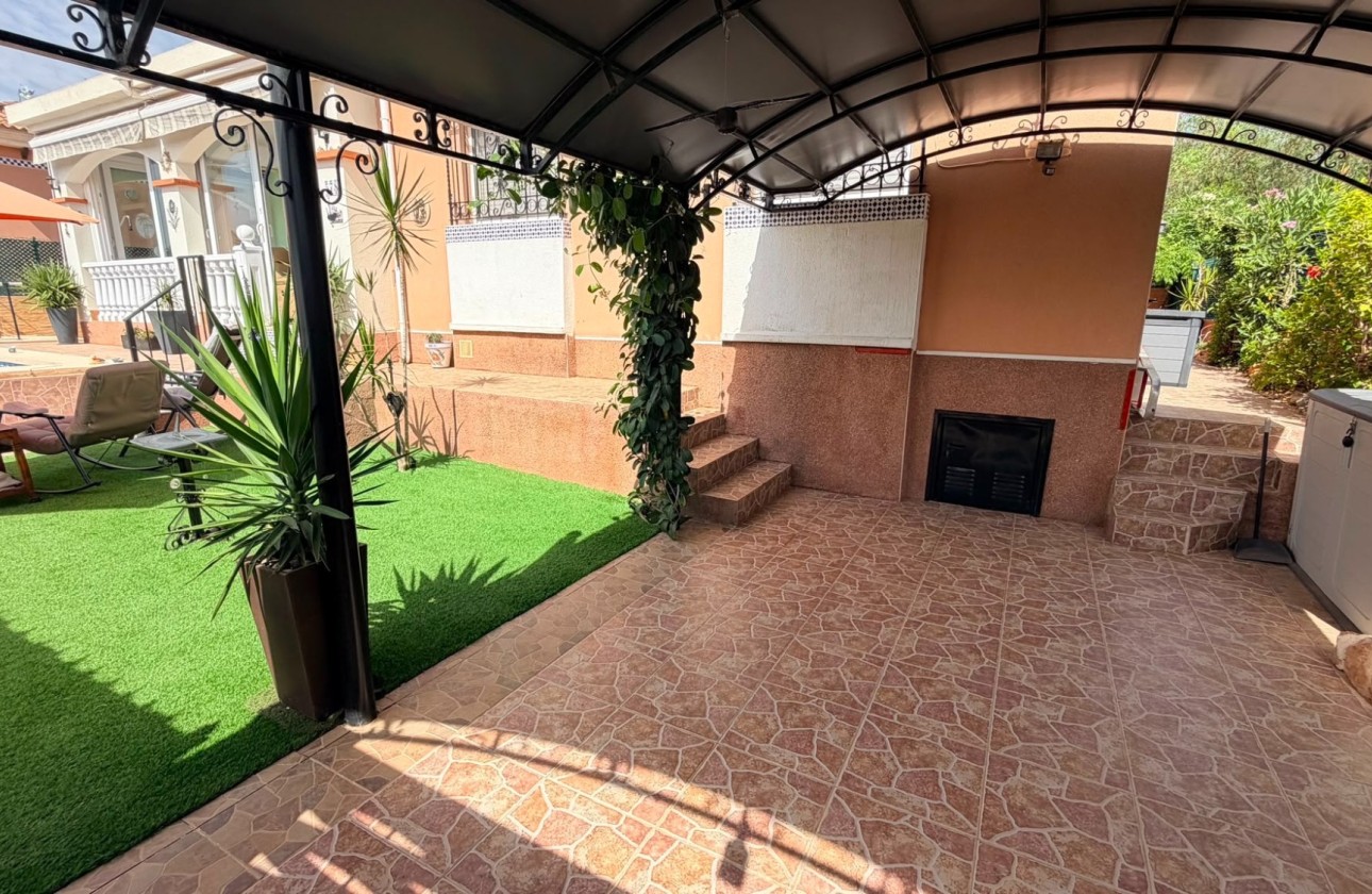 Wiederverkauf - Freistehende Villa -
Los Montesinos - La Herrada