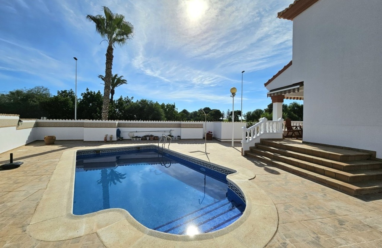 Wiederverkauf - Freistehende Villa -
Orihuela - Campoamor Golf