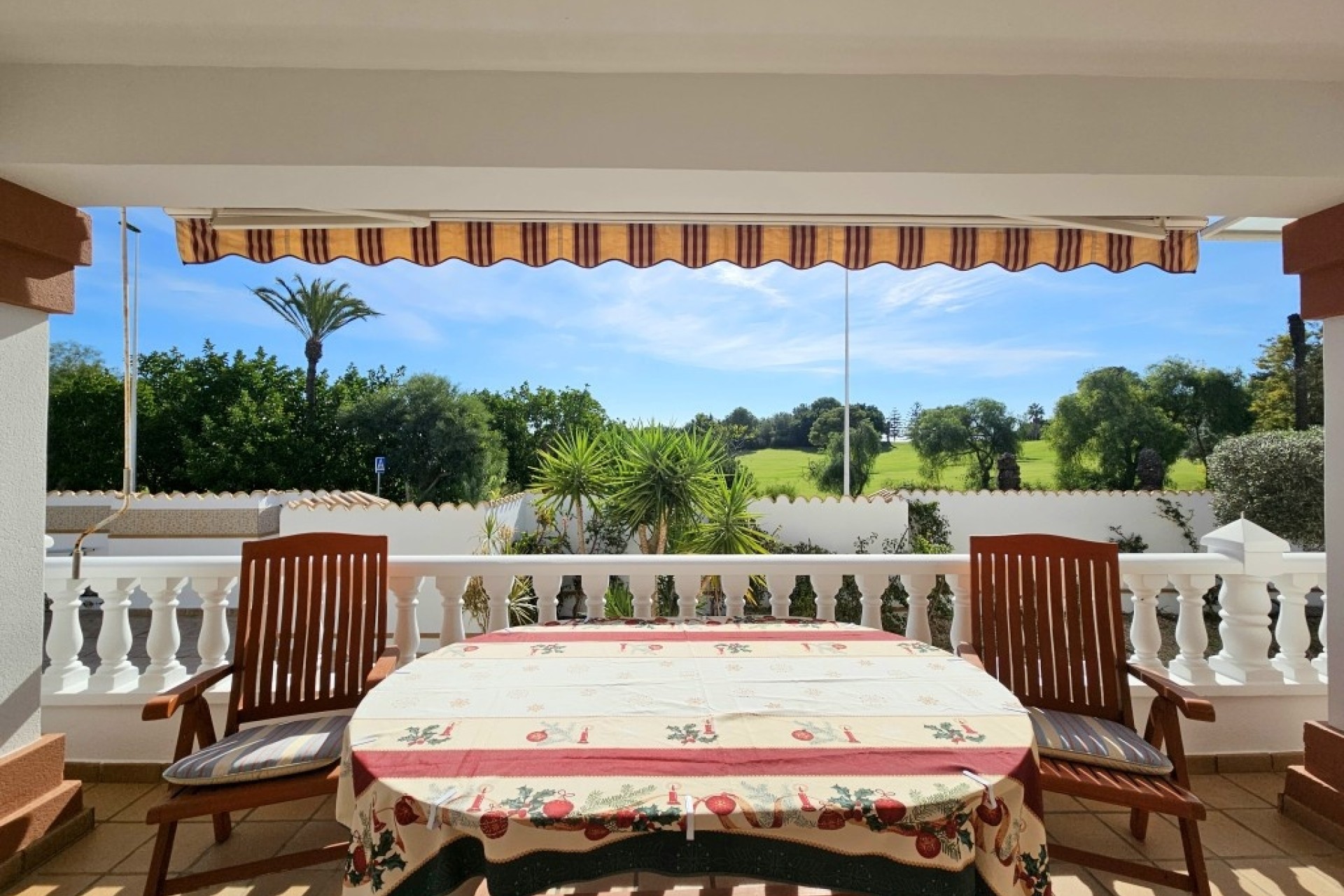 Wiederverkauf - Freistehende Villa -
Orihuela - Campoamor Golf