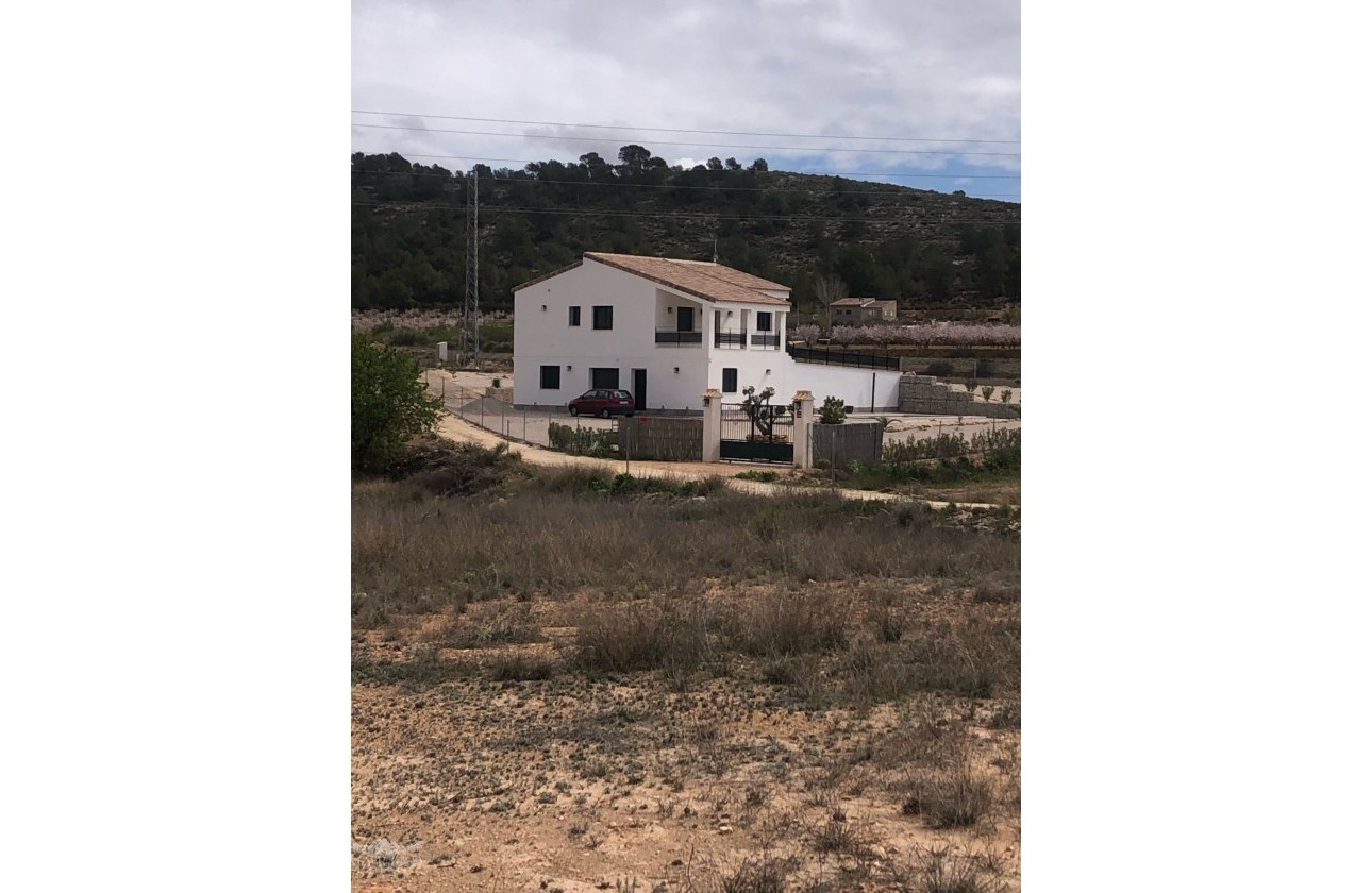 Wiederverkauf - Freistehende Villa -
Pinoso - Pinoso Alicante